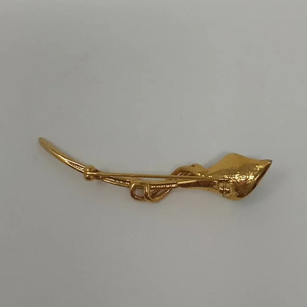 Gold Tone Lily Shaped Pin With Green Cabochon Brooch